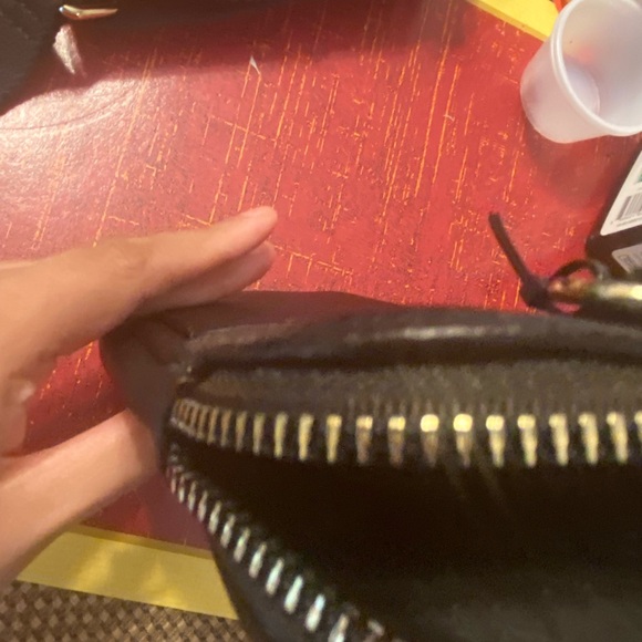 Black and gold - Picture 4 of 16